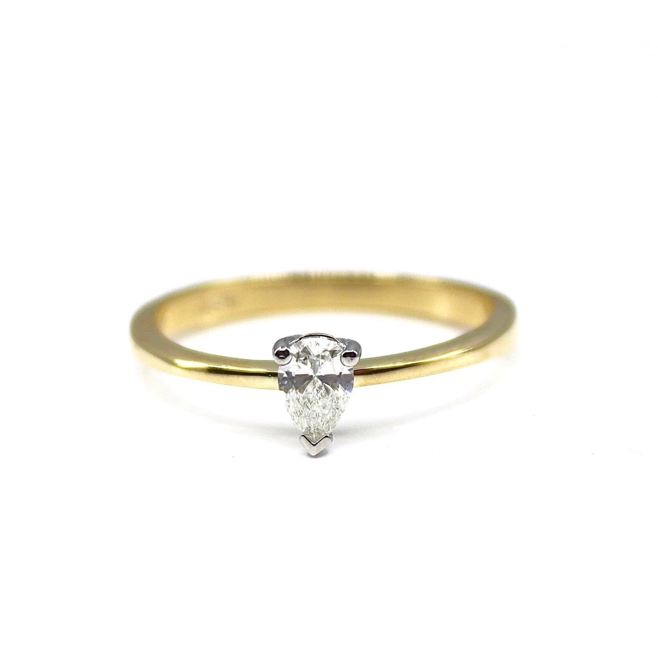 Pear-Shaped Diamond Solitaire