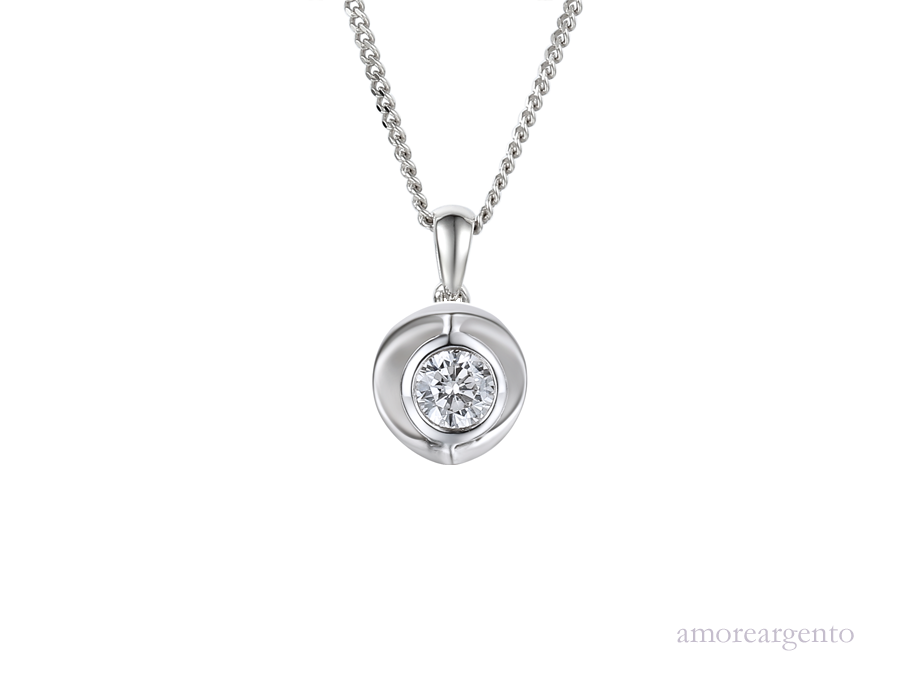 Vivid White Necklace