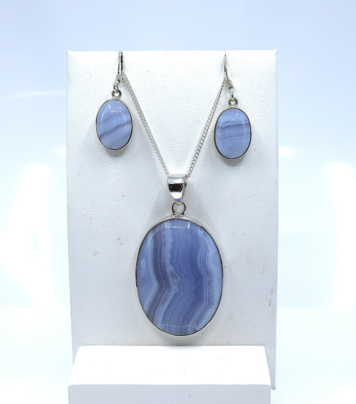 Banded agate pendant and drop earrings